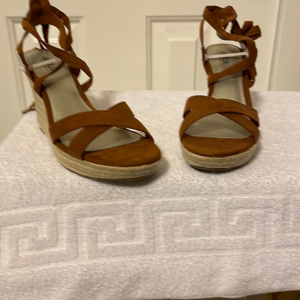 Brown sandals, platform